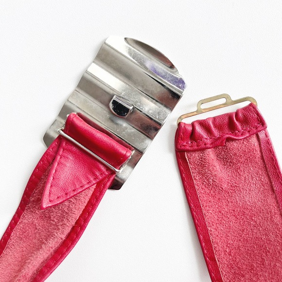 Vintage Red Leather Silver Wavy Buckle Adjustable Wide Belt Size XS/S - Picture 4 of 4